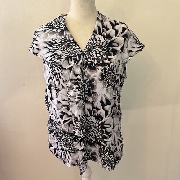 Worthington black white floral button front cap sleeve blouse Size M - Picture 2 of 8